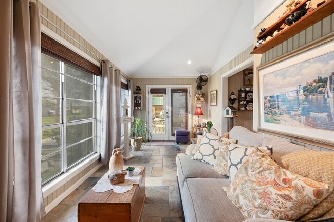 Building Photo - 308 Indian Shore