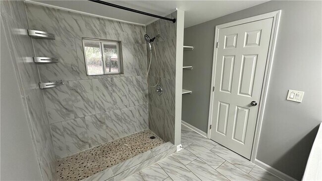 Building Photo - 1770 Springview Rd NW