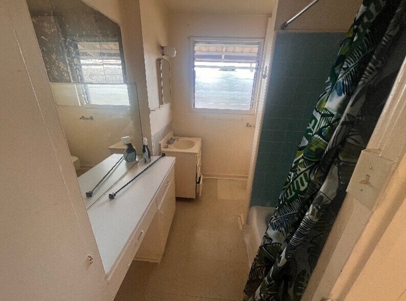 Building Photo - 94-965-965 Awanei St