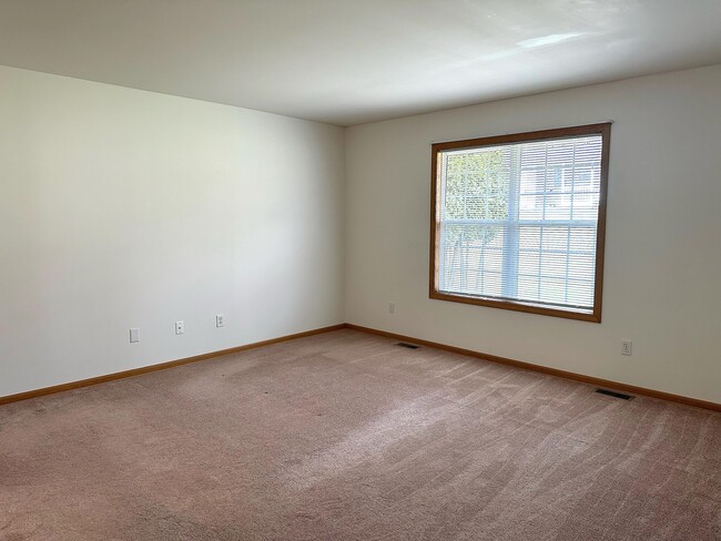 Building Photo - 482 Fox Ln