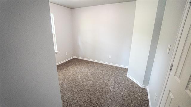 Building Photo - 917 Redoak Dr