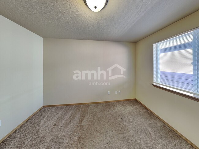 Building Photo - 467 Whitney Dr