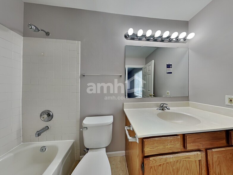 Building Photo - 20934 W Bloomfield Dr