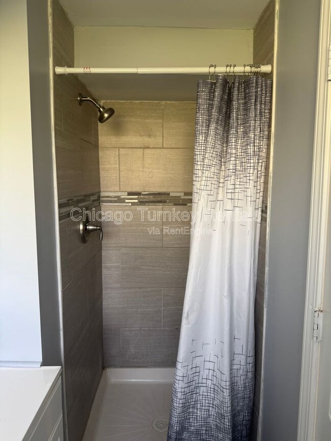 Building Photo - 43 N Walnut Ln