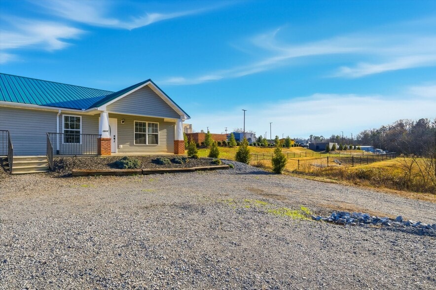 Building Photo - 1912 Laurel Ln