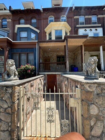 Building Photo - 2213 N 33rd St