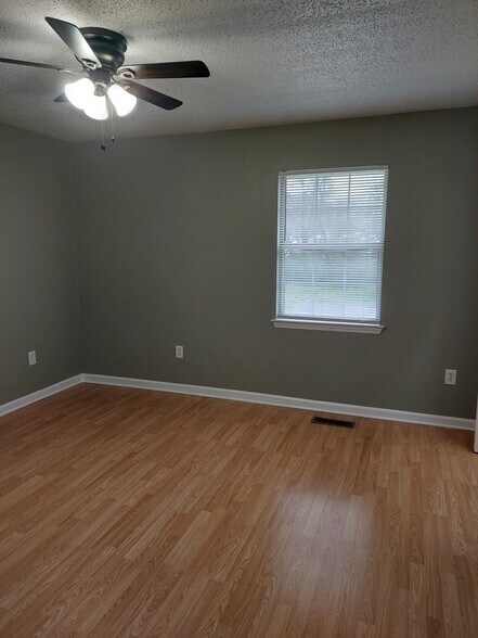 Bedroom 1 - 106 Bell St