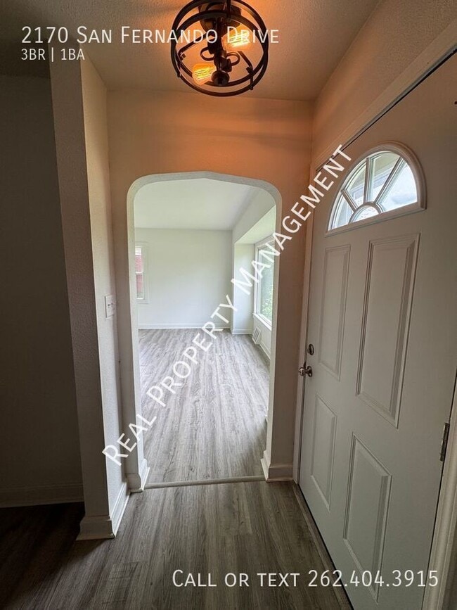 Building Photo - 2170 San Fernando Dr