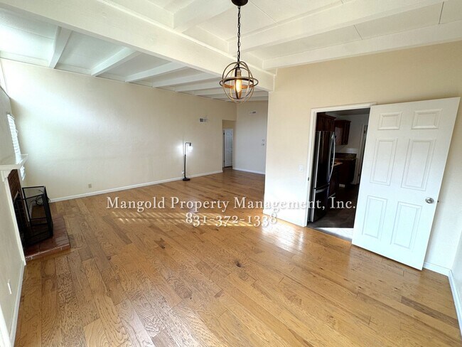 Building Photo - Beautiful 3-Bed, 2 Bath Mission Fields Home in Carmel-by-the-Sea with Modern Kitchen and Hardwood...