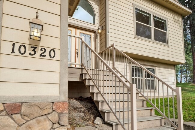 Building Photo - Beautiful Woodridge Home