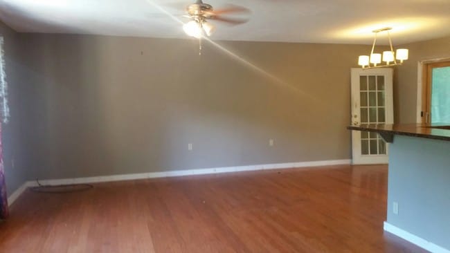 Building Photo - 318 N Country Club Dr
