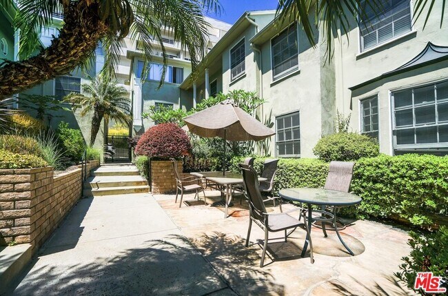 Building Photo - 8551 Holloway Dr