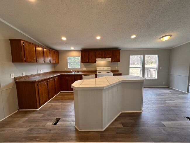 Building Photo - 252 Cobb Rd