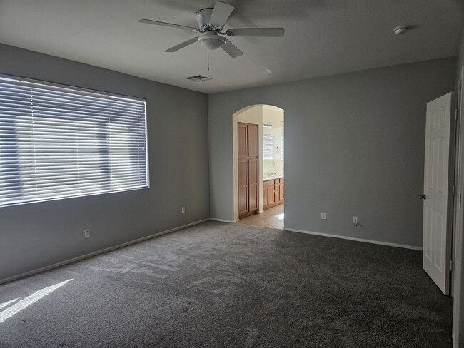 Building Photo - Spectrum rental in Gilbert!
