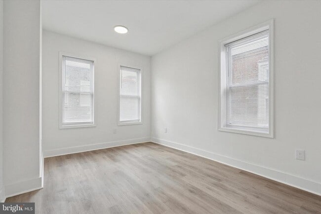 Building Photo - 2250 N Woodstock St