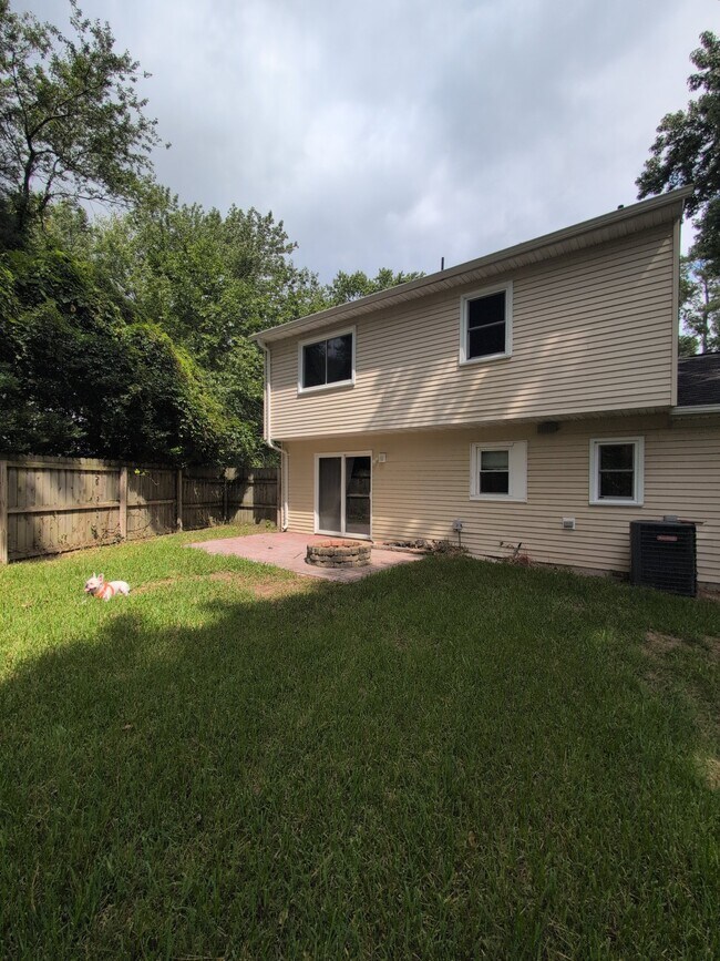 Building Photo - 158 Saunders Rd