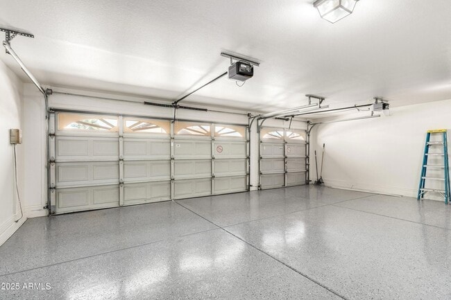 Building Photo - 1517 W Islandia Dr