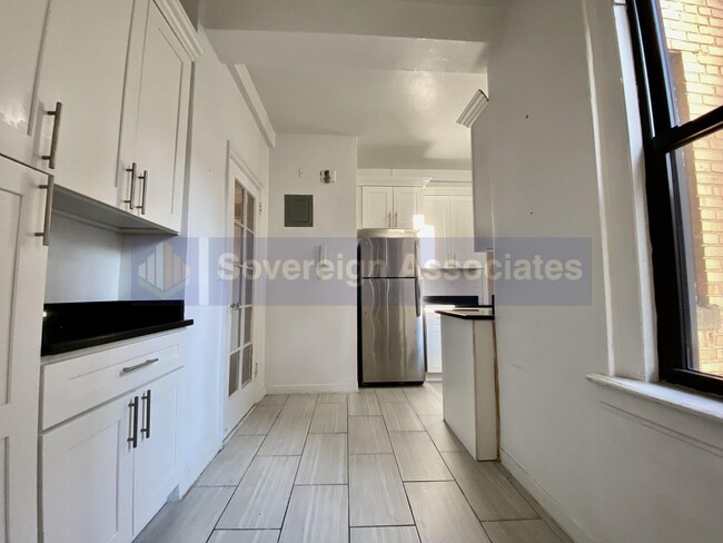 Building Photo - 308 W 104th St