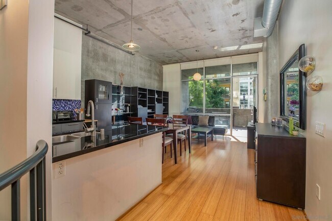 Building Photo - 1025 Island Ave