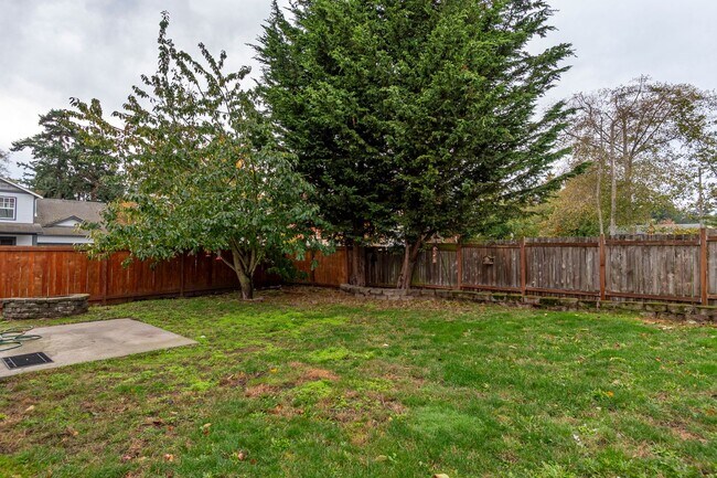 Building Photo - 3-bedroom, 2.5-bathroom Pet Friendly Home