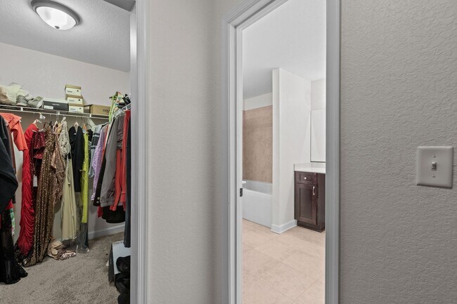 Building Photo - Dream Home Alert in Hampton!