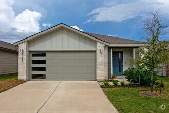 Building Photo - 3 Bedroom, 2 Bath in Midtown Subdivision C...