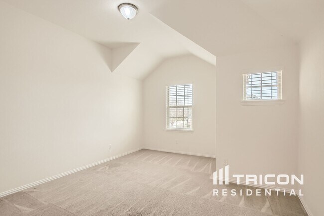 Building Photo - 5024 Kestrel Dr