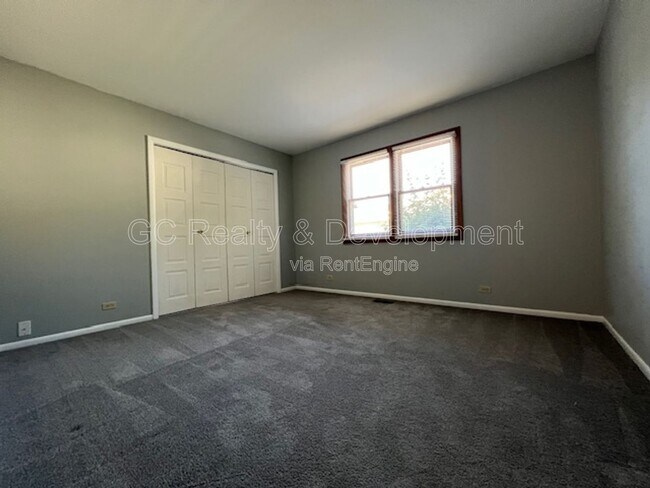 Building Photo - 1536 Young Cir