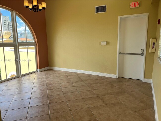 Building Photo - 107 Mendoza Ave