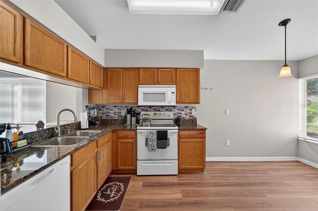 Building Photo - 11812 Lynmoor Dr