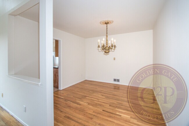 Building Photo - Corona Heights - 3 BR, 2.5 BA Condo 1,586 Sq. Ft. - 3D Virtual Tour, Parking, Patio