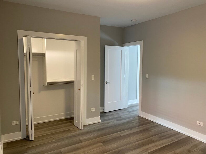 Building Photo - 3929 N Janssen Ave