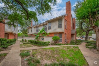 Building Photo - 2211 S Kirkwood Rd