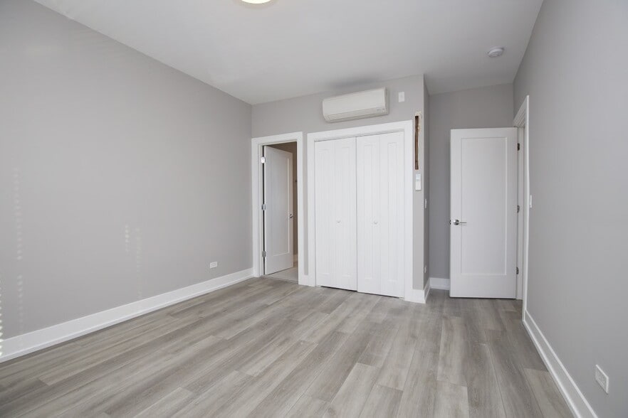 Building Photo - 3853 N Janssen Ave