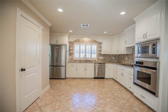 Building Photo - 1627 Fall Valley Dr