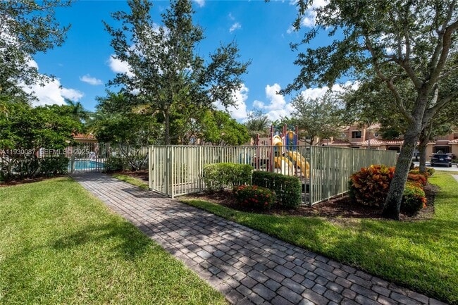 Building Photo - 1009 SW 144th Ave