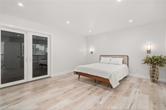 Building Photo - 4630 Cedros Ave