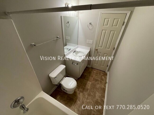 Building Photo - 124 Pin Oak Trail