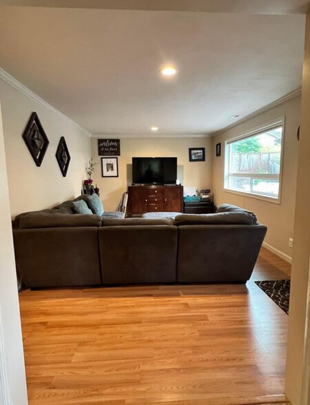 Building Photo - 239 S 126th St