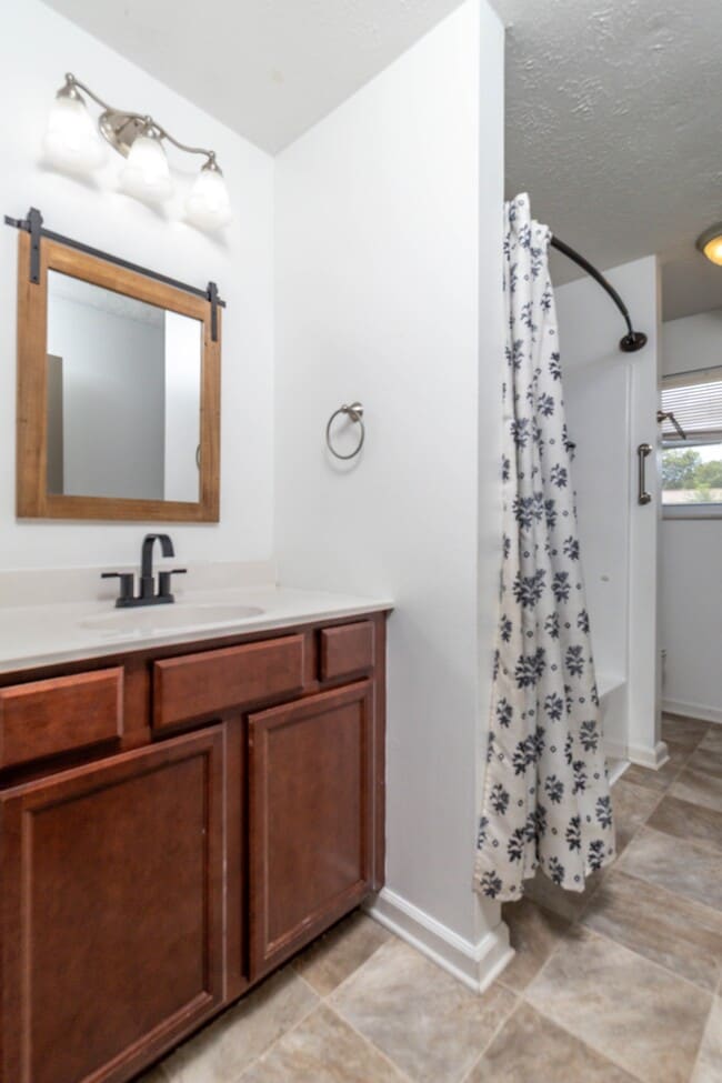 Building Photo - 2821 Vicksburg Ln