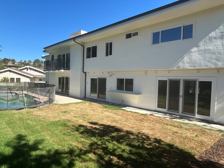 Building Photo - 16608 Park Lane Cir