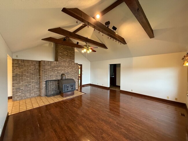 Building Photo - 3 Bedroom, 2 Bathroom House for Rent
