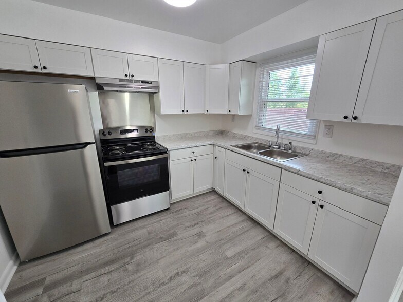 Building Photo - 2626 Wayside Dr