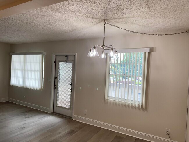 Building Photo - 2039 Rexford A