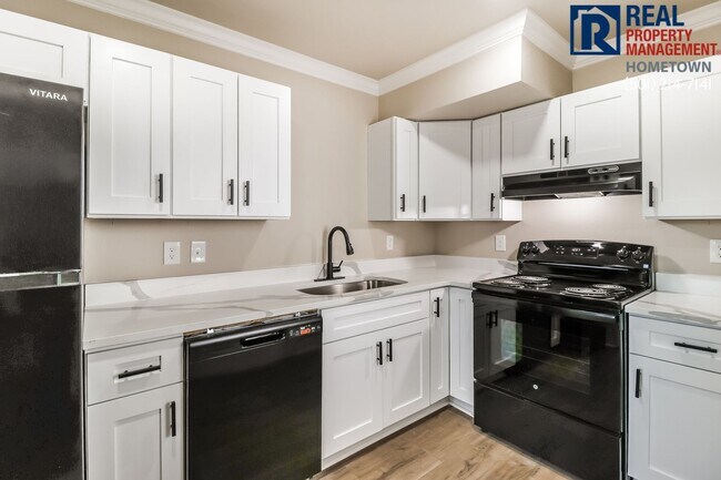 Building Photo - 1812 Sanford Dr