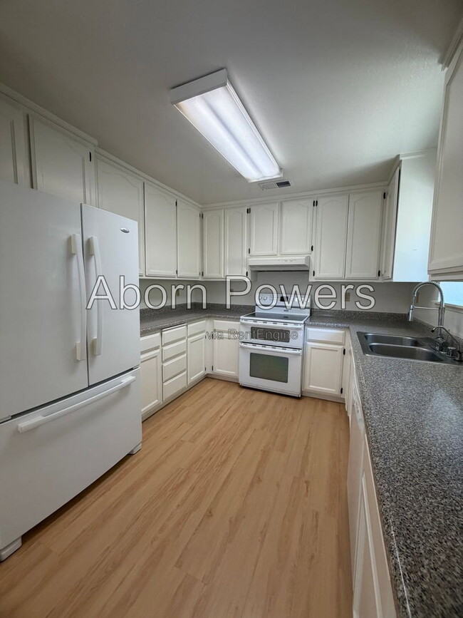 Building Photo - 4819 Hillbrook Ct