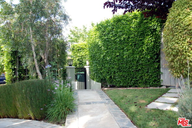 Building Photo - 4337 Kingswell Ave