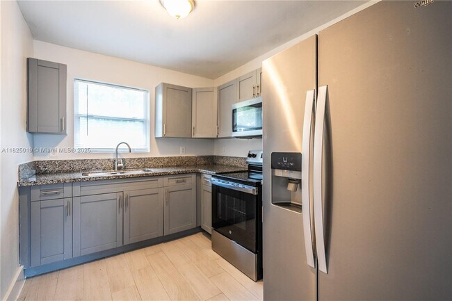 Building Photo - 465 NE 59th St
