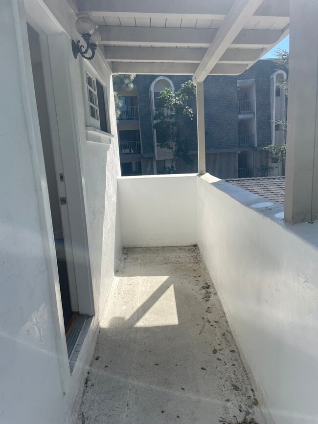 Building Photo - 1811 Verdugo Knolls Dr