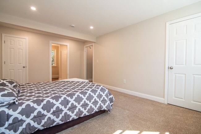 Building Photo - 11 Chatham St